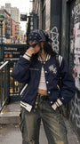 New Era 'Originators of the True Fitted' Eagle Satin Varsity Jacket — foto 4