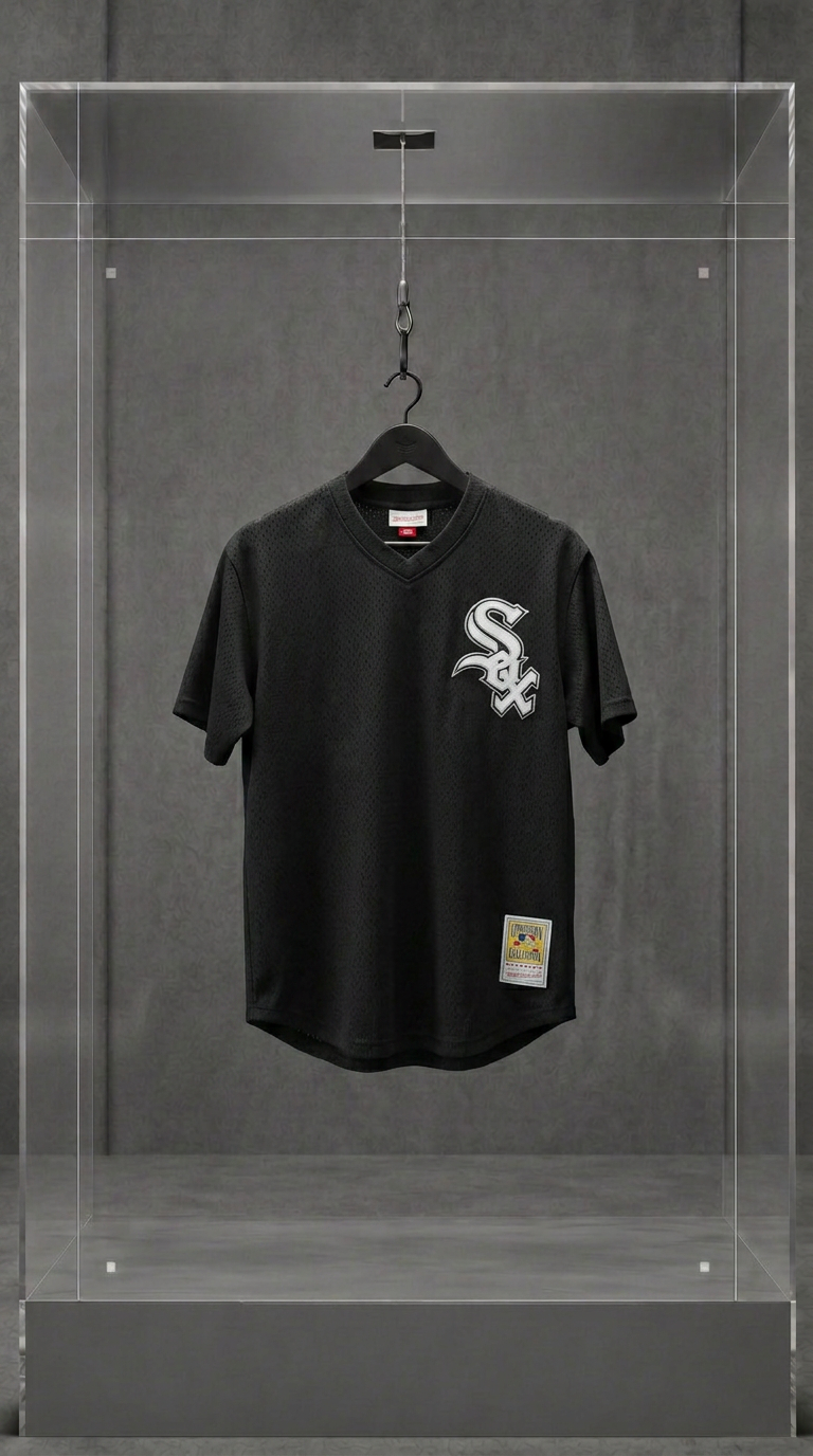 Jersey mesh Chicago White Sox preta da Cooperstown Collection com logo bordado, em vitrine de acrílico