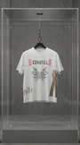 Camiseta branca Travis Scott Utopia da turnê Circus Maximus, com estampa gráfica no peito, em vitrine