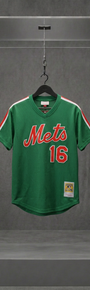 Jersey New York Mets verde de Dwight Gooden número 16, da Cooperstown Collection, em vitrine de acrílico