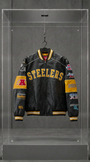 Jaqueta Pittsburgh Steelers de couro preto e amarelo com patches de Super Bowl, em vitrine de acrílico