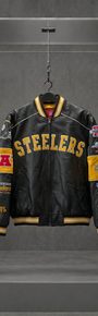 Jaqueta Pittsburgh Steelers de couro preto e amarelo com patches de Super Bowl, em vitrine de acrílico